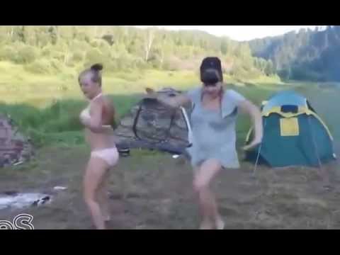 Девушки танцуют Прикол