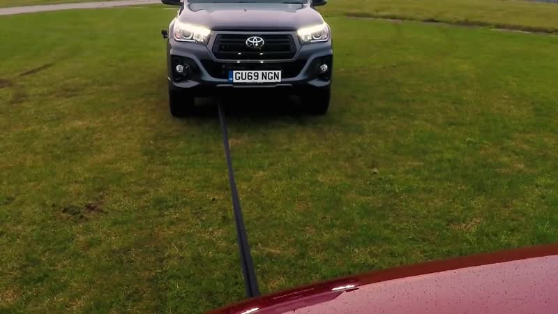 Mercedes X Class против Toyota Hilux и Isuzu D Max ПЕРЕТЯГИВАНИЕ КАНАТА