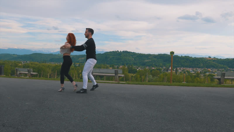 Julien et Stefania, Bachata