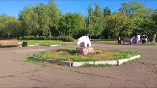 Магнитогорск, сквер Трёх Поколений, улица Правды ()