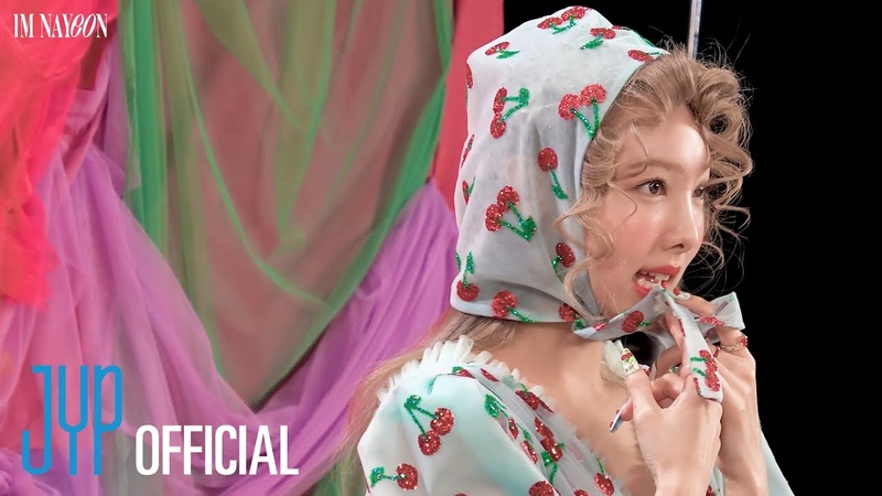 NAYEON POP M, V Behind the
