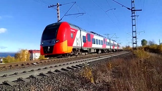 ЭС1П-021. Ласточка. Прилетела в Петрозаводск из Санкт-Петербурга. Солнечный день.
