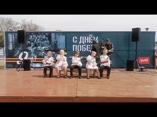 “Катюша“Исполняет Образцовый Ансамбль Ложкарей “ЮниАкс“ младшая группа (5-7лет)