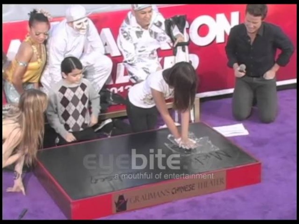 MICHAEL JACKSON hand and foot print ceremony at Graumans Chinese