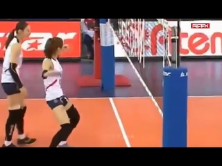 Классно танцевала волейболистка .The volleyball player danced great.