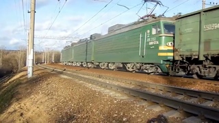 Эл.-воз ВЛ11-137/095Б (ТЧЭ-23) с грузовым поездом + ЭР2Т-7156 (ТЧ-20) поезд №6435 Москва - Нара.