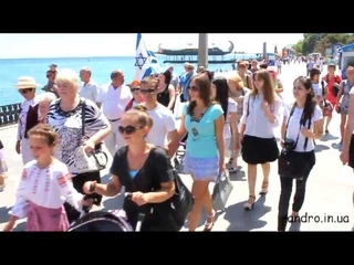 Украина. Крым. Ялта до оккупации - парад вышиванок.