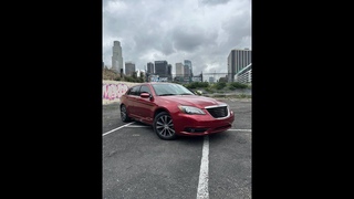 Аренда авто в Лос Анджелесе – прокат Chrysler 200C red |