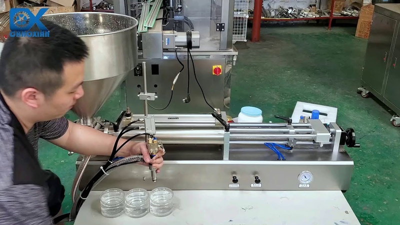 Handheld nozzle control horizontal filling machine for cake cupcake cream batters jam