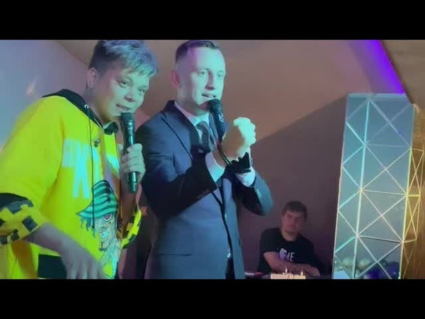 Танцуют Элвин Грей Изи