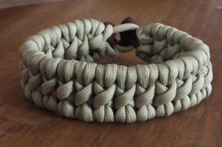 How To Make A Tyrannosaurus Rex Parachute Cord Survival Bracelet Without Buckle