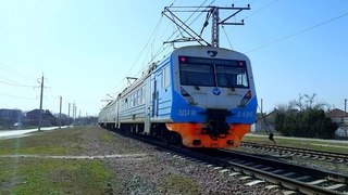 Электропоезд ЭД4М-0496 Севастополь-Евпатория следует по улице Короленко! [Евпатория КЖД 2022]