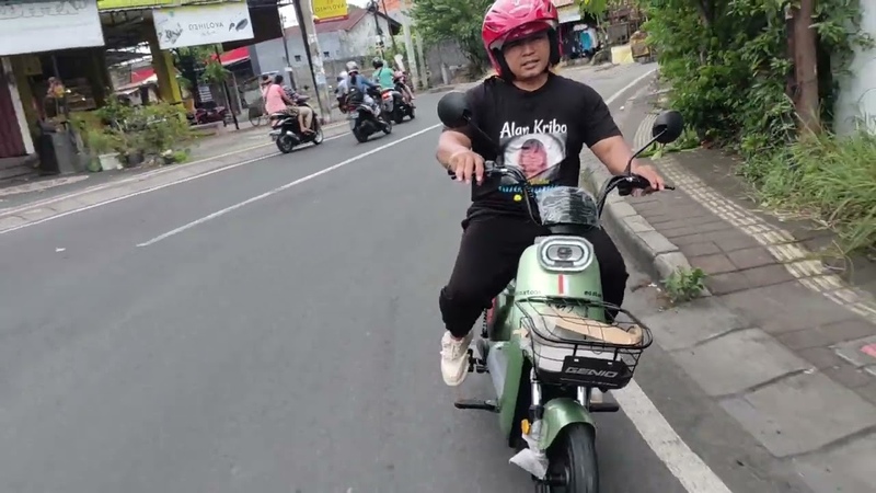 Cara Naik Sepeda Listrik Pakai Pedal Assist Keburu Pengen