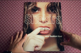 Unboxing | Shakira - Oral Fixation Tour Book