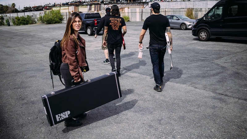 23, 2 na ESP Guitars Crypta Tour EUA