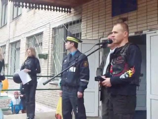 Ночные волки дарят детям велосипеды