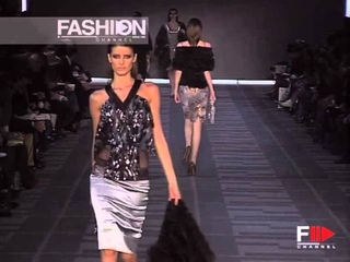 Fendi Autumn Winter 2004 2005 Milan 3 of 4 Pret a Porter Woman by FashionChannel