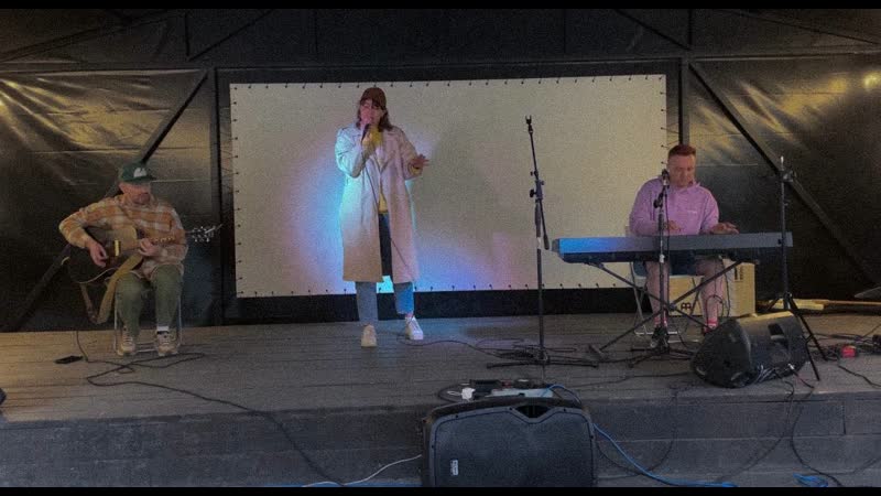 Kates First Date Claudia ( Live from
