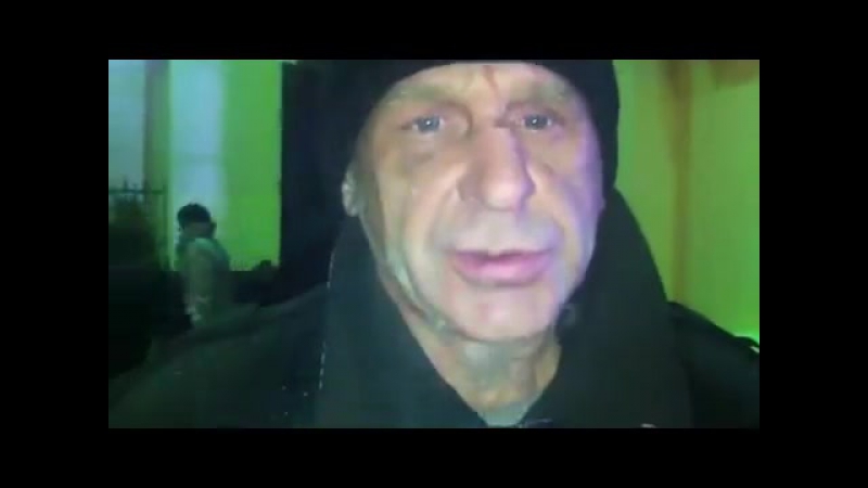 Поцелуйчик с бомжихой.