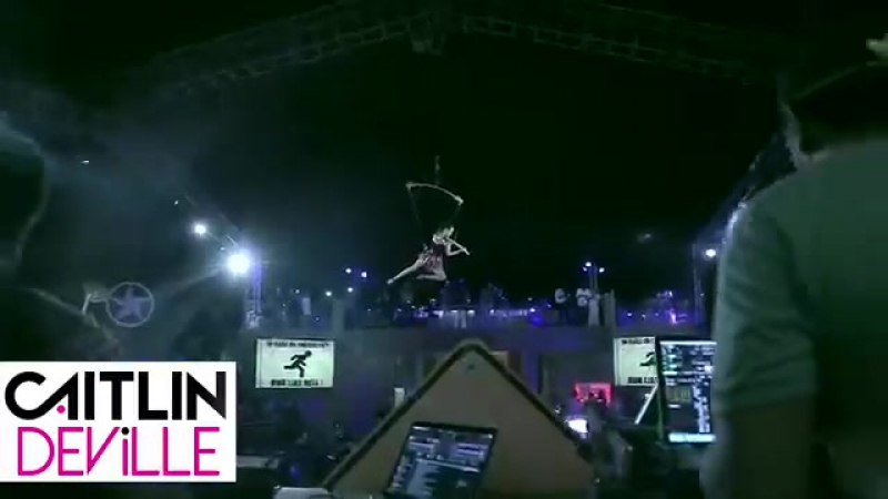 International Club Violinist with Dj Caitlin De