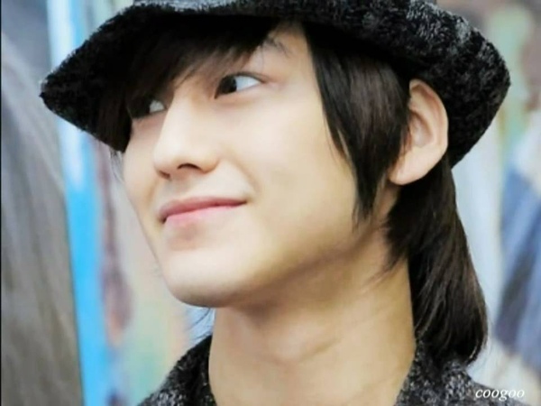 Kim Bum 김범 Bored Rigid