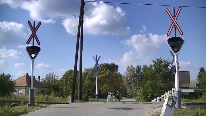 Spoorwegovergang Pápa ( H), , Railroad crossing, , Vasúti