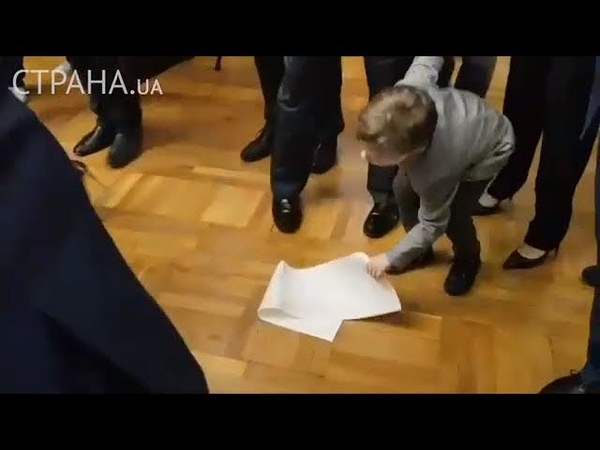 Внук Порошенко едва не уничтожил бюллетень