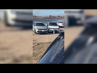 Игры с законом: молодые вологжанки устроили гонки на машинах с мигалками (видео: УМВД по ВО)
