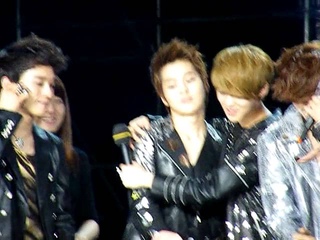 FANCAM 120705 EXO Luhan hugging Xiumin at China Love Concert
