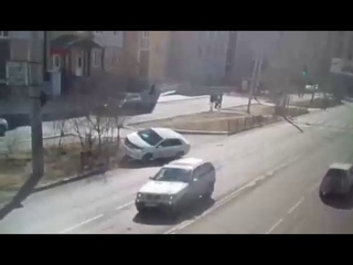 При выезде на главную перевернулся