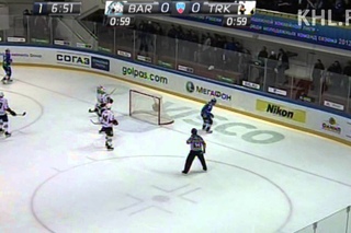 Суперсэйв Макла Гарнетта / Garnett's huge glove save