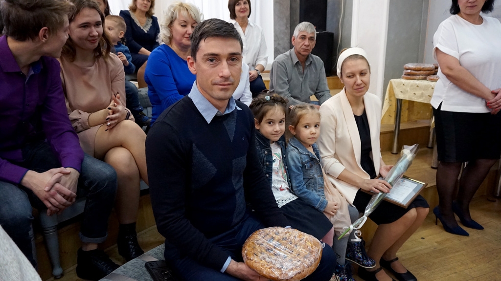 В городе Таганроге поздравили многодетных матерей В городе Таганроге поздравили многодетных матерей
