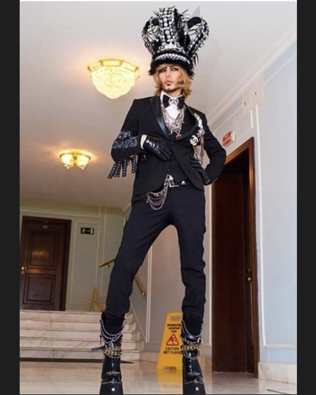 Сергей Зверев в шляпе