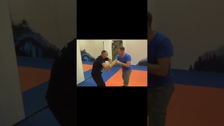 УДАР с обрыва усиливается # Shorts # УДАР перетекает в захват и наоборот - синтез . ПРИКЛАДНОЙ РБ .