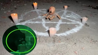 PERTURBADOR HALLAZGO de muñeco ɮɛɮɛ en ritual satánico que ʍɨɛʀɖǟ fu