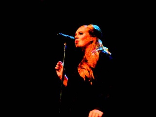ADELE FORGOT THE WORDS!