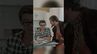 В Риге сорвали украинский флаг #shorts