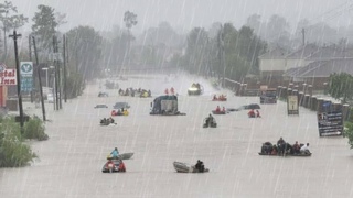 India Battered! Storm Blast, Massive Flood Submerge Thousands Homes, Car in Nagpur, 4 Die
