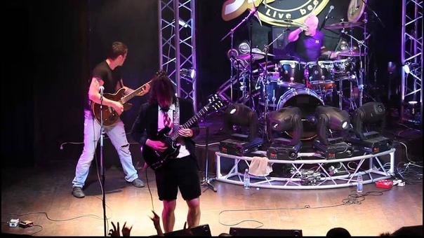 Chris Slade (ex AC, DC) and Easy Dizzy Back In
