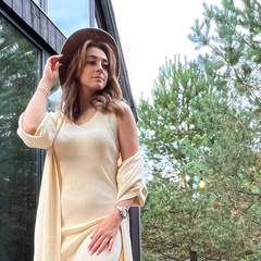 Юлия Холстинина
