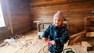 ВЛОГ/ Потихоньку наводим порядок во дворе. Вставили одно окно🏠
