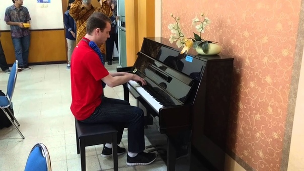 Cassidy plays piano at Comm TECH